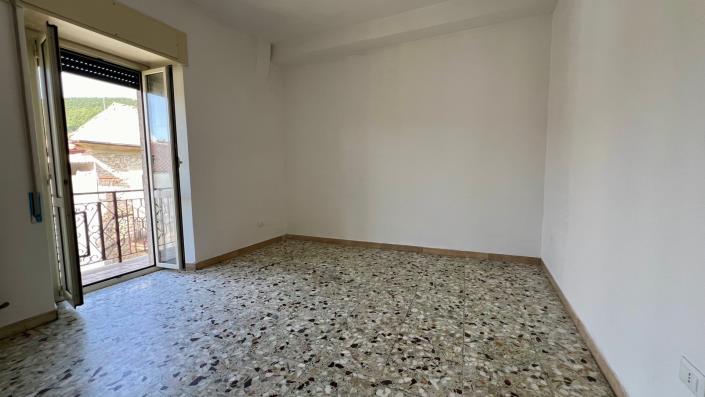 Image No.13-5 Bed Apartment for sale