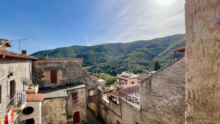 Image No.22-5 Bed Apartment for sale