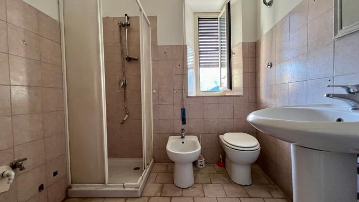 Image No.24-5 Bed Apartment for sale