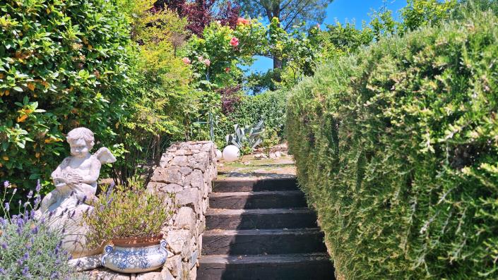 Image No.42-5 Bed Country Property for sale