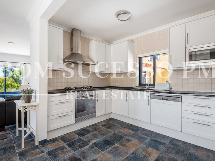 Image No.18-4 Bed House for sale