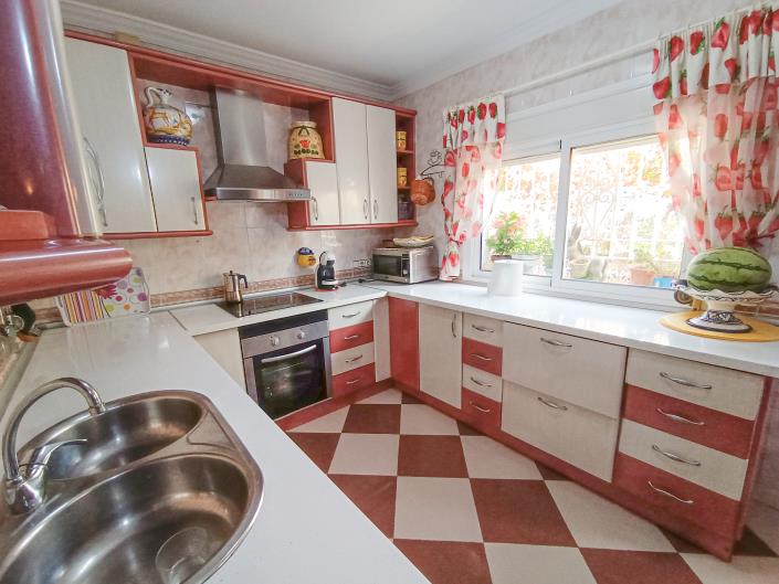 Image No.8-6 Bed Villa / Detached for sale