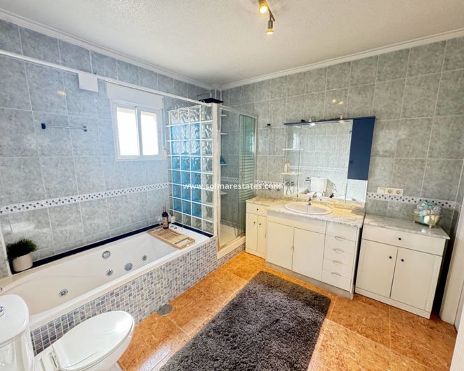 Image No.19-4 Bed Villa for sale