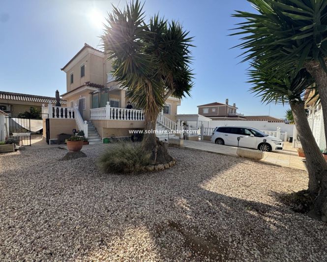 Image No.2-4 Bed Villa for sale