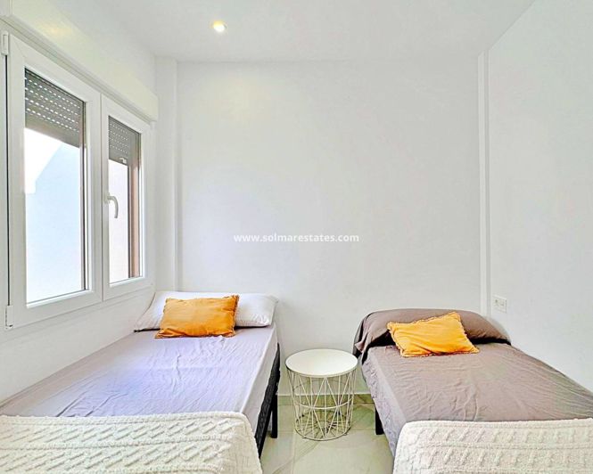 Image No.19-3 Bed Townhouse for sale