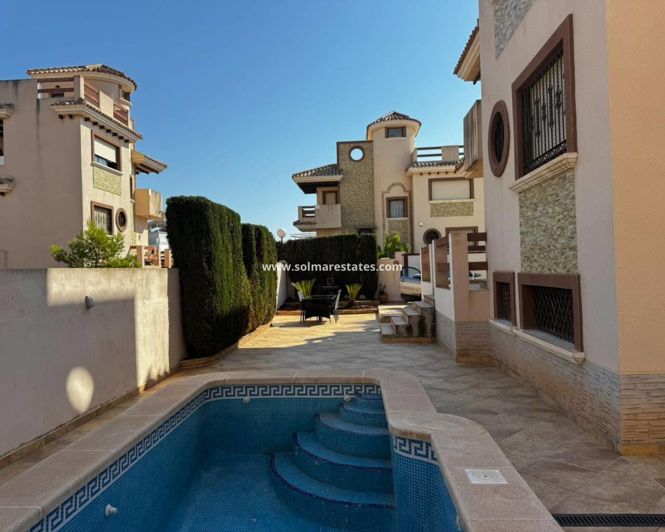 Image No.2-Villa de 4 chambres à vendre à Villamartin