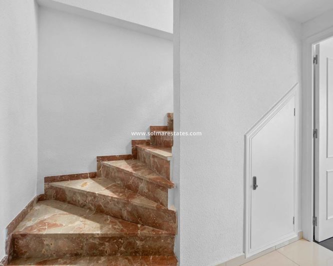 Image No.24-3 Bed Apartment for sale