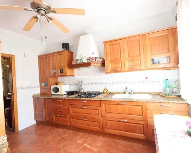 Image No.2-Villa de 4 chambres à vendre à Playa Flamenca