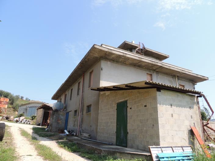 Image No.20-Ferme de 6 chambres à vendre à Atri