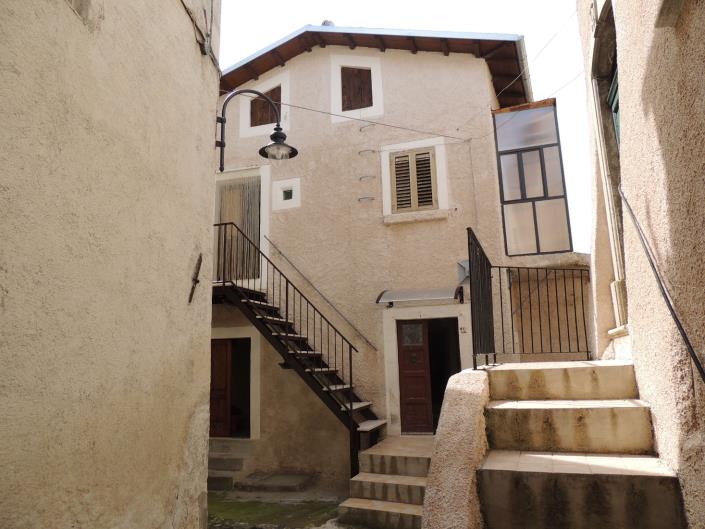 Image No.2-2 Bed House for sale