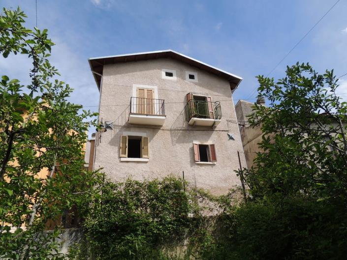 Image No.6-2 Bed House for sale