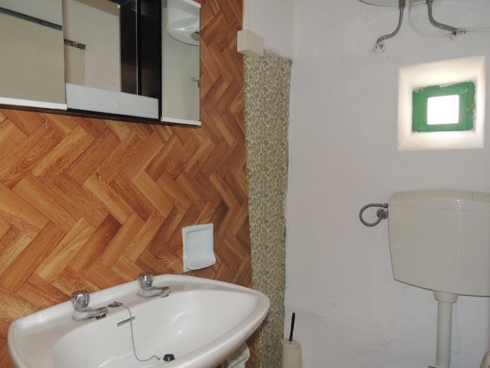 Image No.12-2 Bed House for sale