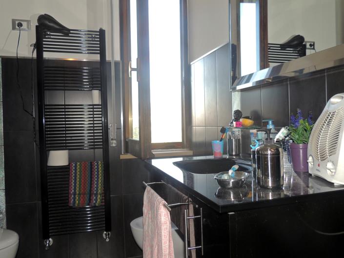 Image No.12-2 Bed Country House for sale