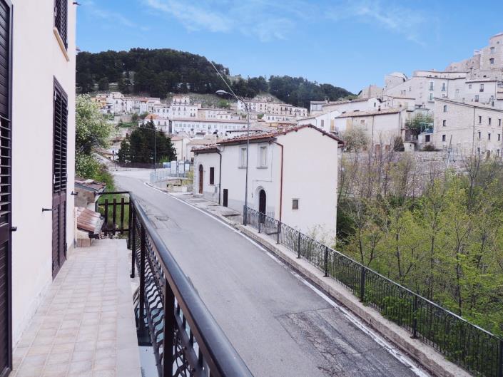 Image No.5-5 Bed Villa / Detached for sale