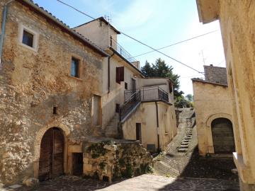 1 - Navelli, Country House