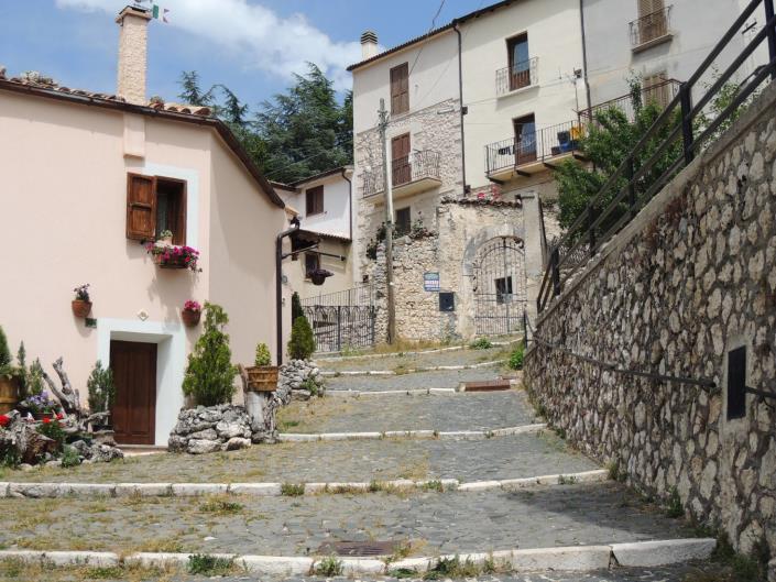 Image No.25-2 Bed Townhouse for sale