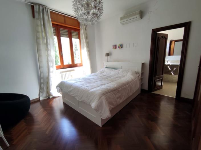 Image No.27-5 Bed Villa / Detached for sale