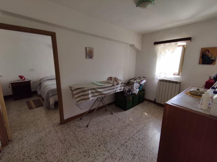 Image No.5-2 Bed House for sale