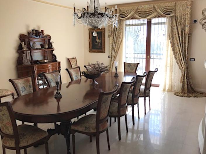 Image No.12-5 Bed Villa for sale