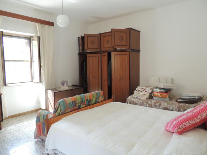 Image No.17-3 Bed Country House for sale