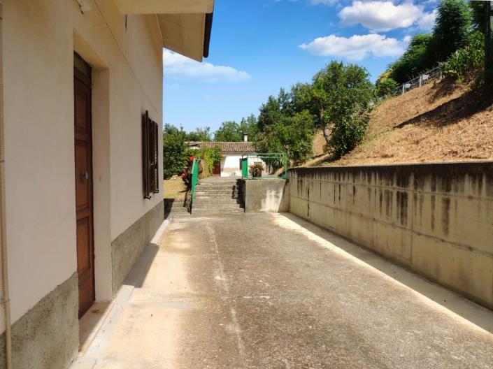 Image No.5-3 Bed Country House for sale