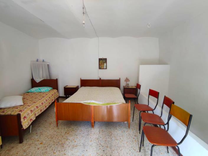 Image No.8-1 Bed House for sale