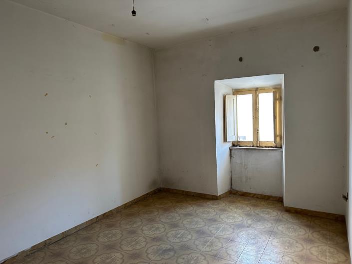 Image No.14-2 Bed Property for sale