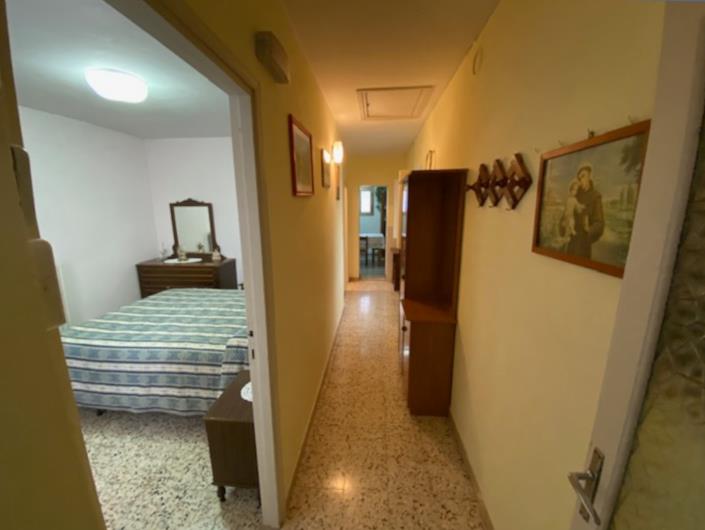 Image No.12-4 Bed Property for sale