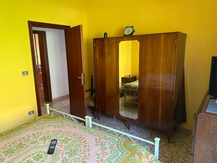 Image No.25-3 Bed Property for sale