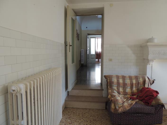 Image No.9-6 Bed House for sale