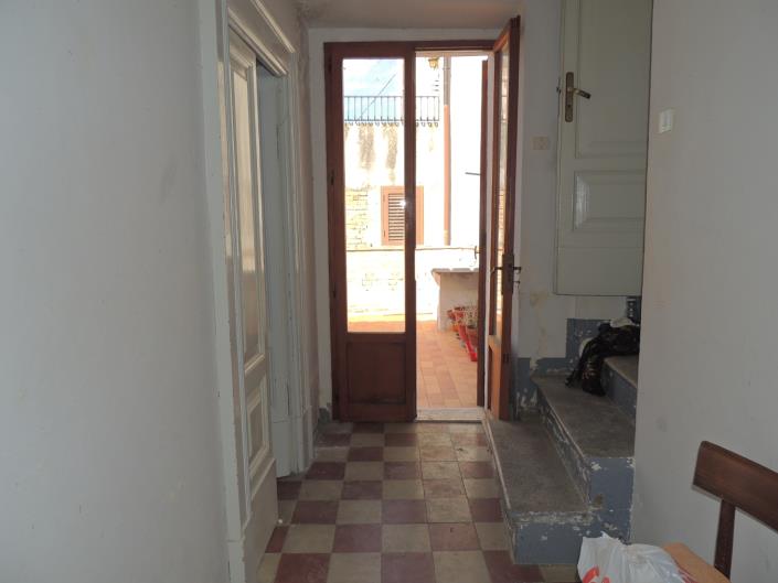 Image No.21-6 Bed House for sale