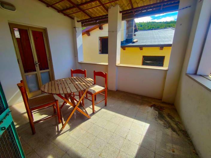 Image No.27-2 Bed Property for sale