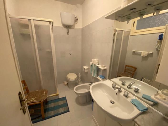 Image No.12-5 Bed Property for sale