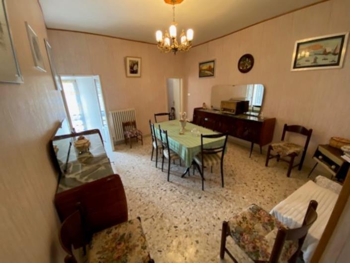 Image No.4-5 Bed Property for sale