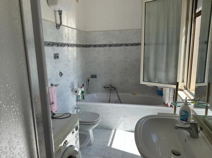 Image No.13-2 Bed House for sale