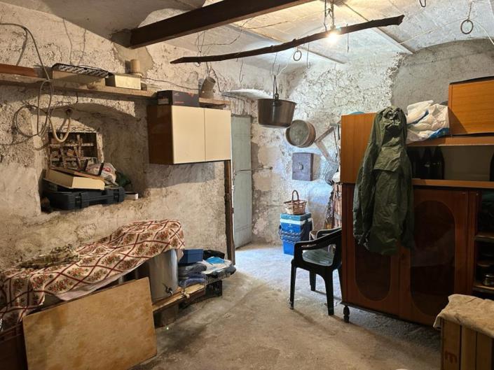 Image No.19-2 Bed House for sale