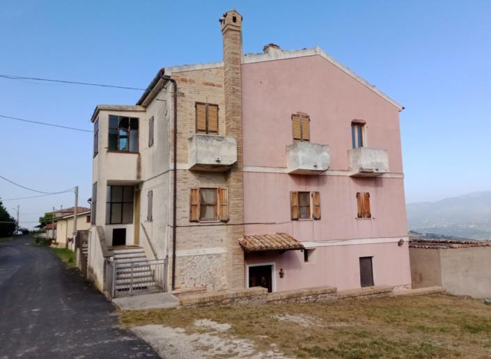 Image No.2-4 Bed Property for sale