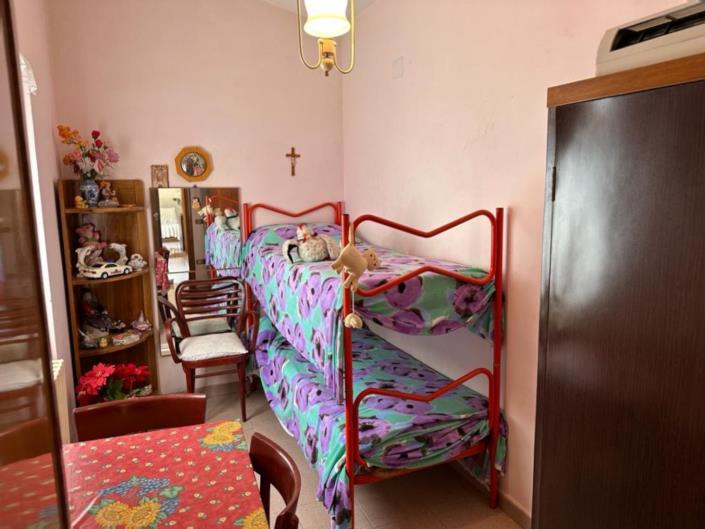 Image No.17-3 Bed House for sale