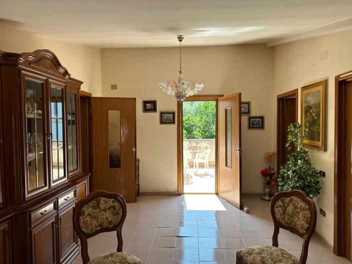 Image No.10-3 Bed House for sale