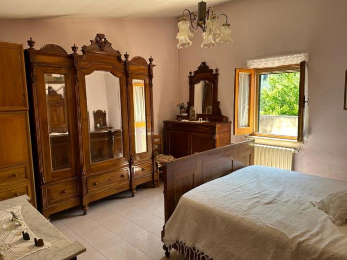 Image No.15-3 Bed House for sale