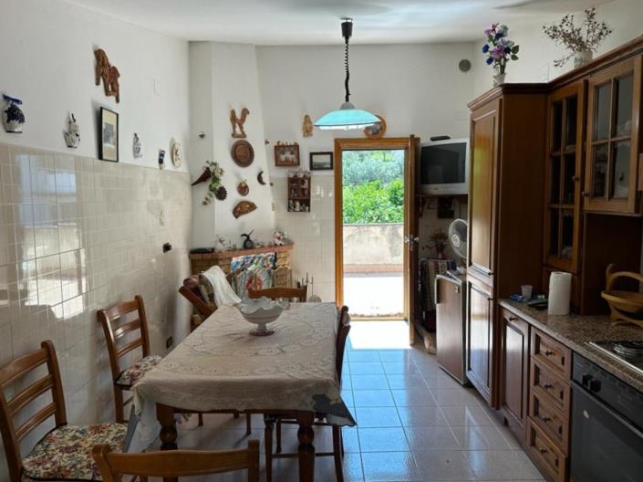 Image No.11-3 Bed House for sale