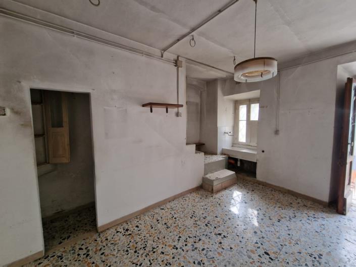 Image No.10-1 Bed House for sale