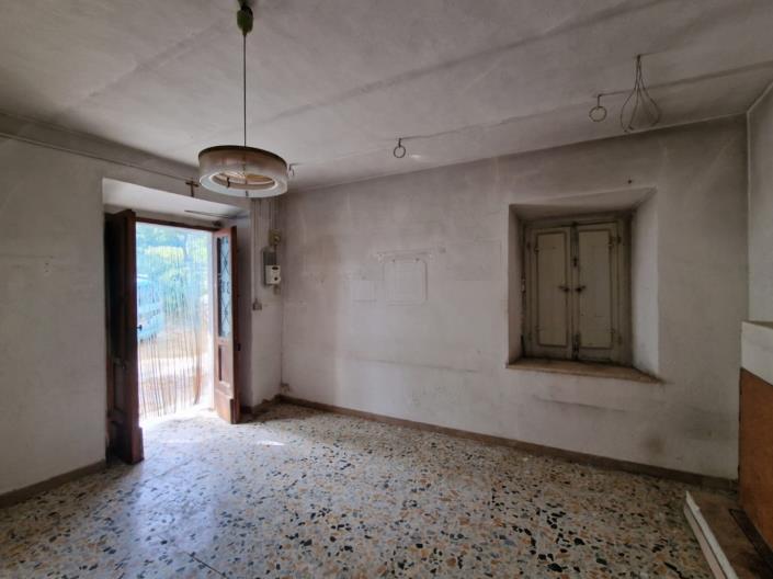 Image No.6-1 Bed House for sale