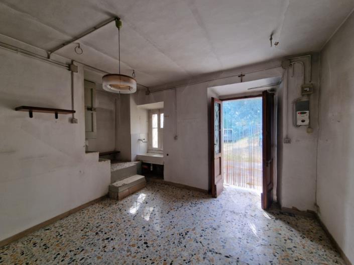 Image No.5-1 Bed House for sale