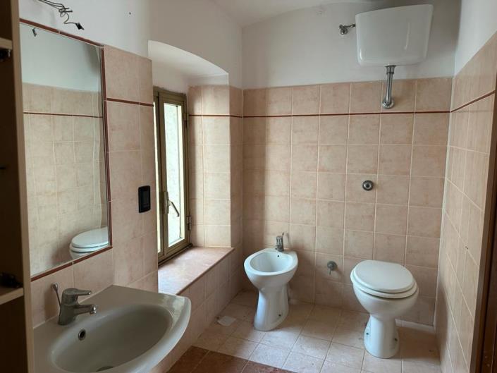 Image No.17-1 Bed House for sale