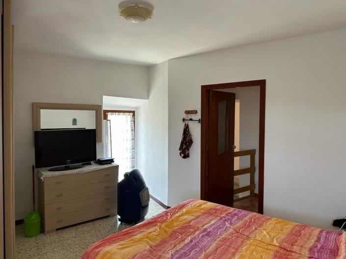 Image No.10-4 Bed House for sale