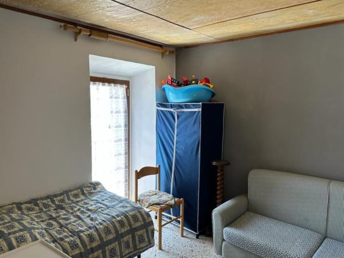 Image No.17-4 Bed House for sale