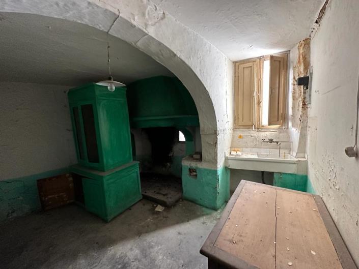 Image No.8-2 Bed House for sale