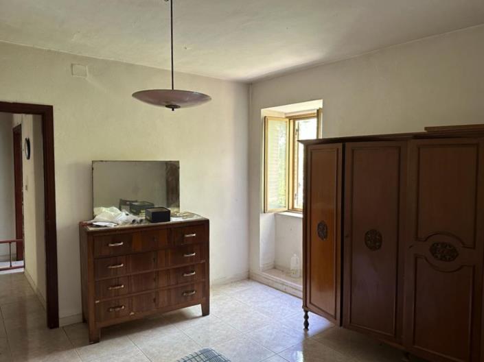 Image No.12-2 Bed House for sale