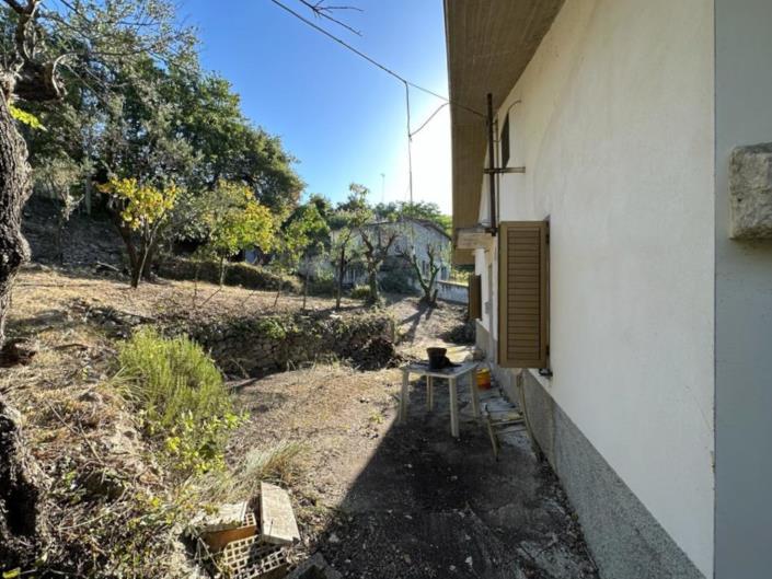 Image No.19-2 Bed House for sale